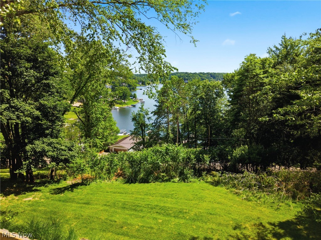 37 Apache Trail Malvern OH 44644
