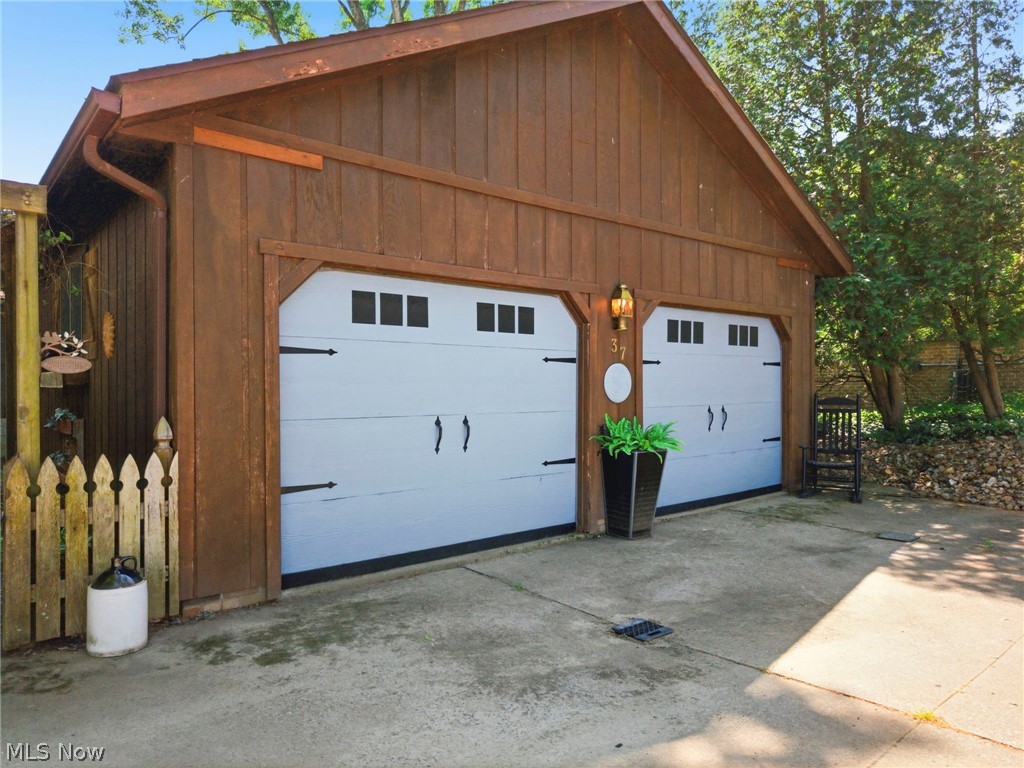 37 Apache Trail Malvern OH 44644