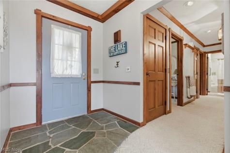 37 Apache Trail Malvern OH 44644