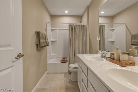 9887 Ethan Circle Olmsted Twp OH 44138
