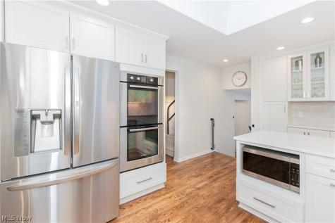 5504 Lansbury Lane Lyndhurst OH 44124