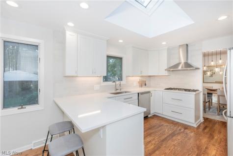 5504 Lansbury Lane Lyndhurst OH 44124