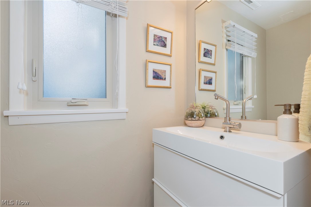 5504 Lansbury Lane Lyndhurst OH 44124