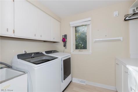 5504 Lansbury Lane Lyndhurst OH 44124