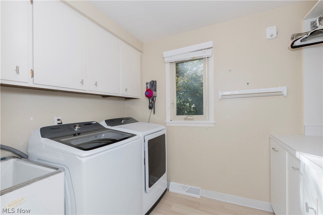 5504 Lansbury Lane Lyndhurst OH 44124