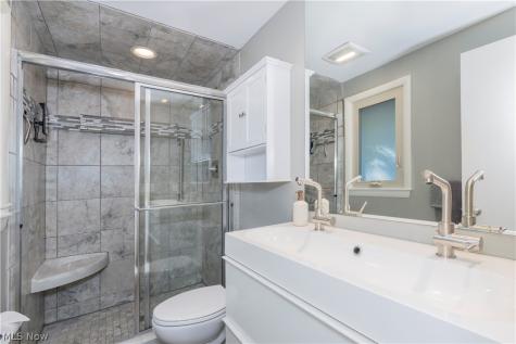 5504 Lansbury Lane Lyndhurst OH 44124