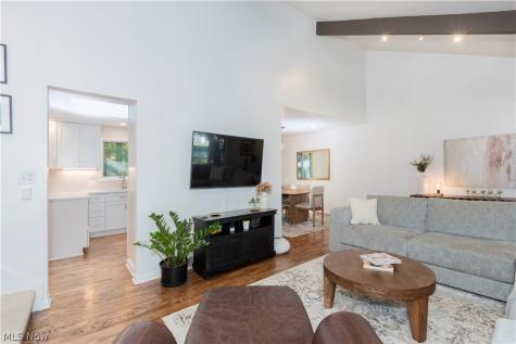 5504 Lansbury Lane Lyndhurst OH 44124