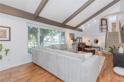 5504 Lansbury Lane Lyndhurst OH 44124