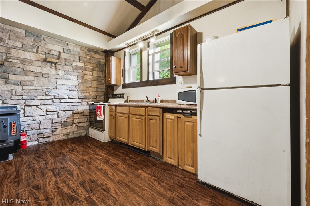 6251 Breezehill Road SW East Sparta OH 44626