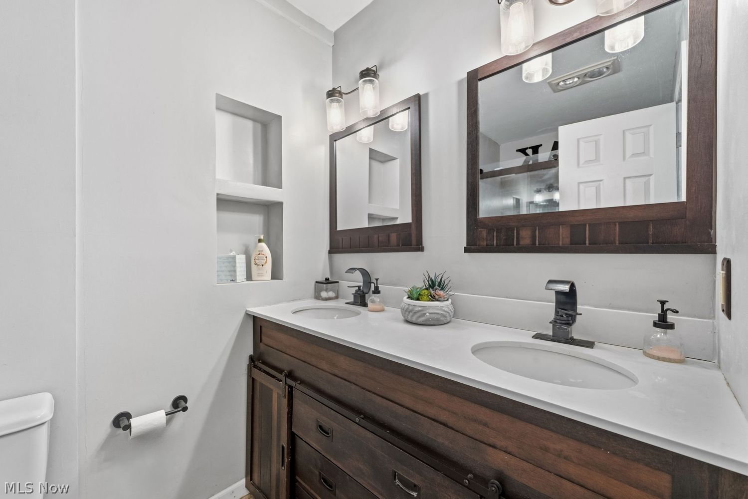 192 Greenbriar Drive Aurora OH 44202