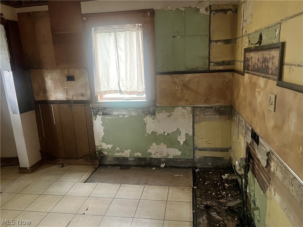 987 E 129th Street Cleveland OH 44108