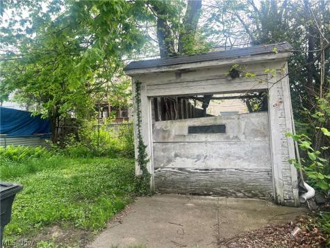 987 E 129th Street Cleveland OH 44108