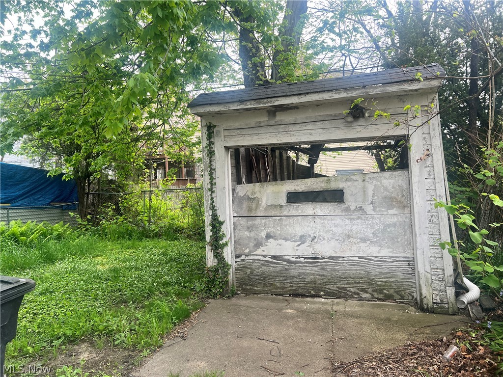 987 E 129th Street Cleveland OH 44108