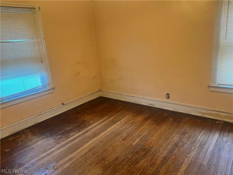 987 E 129th Street Cleveland OH 44108
