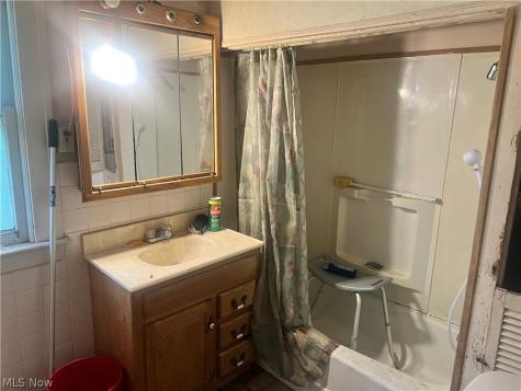 987 E 129th Street Cleveland OH 44108