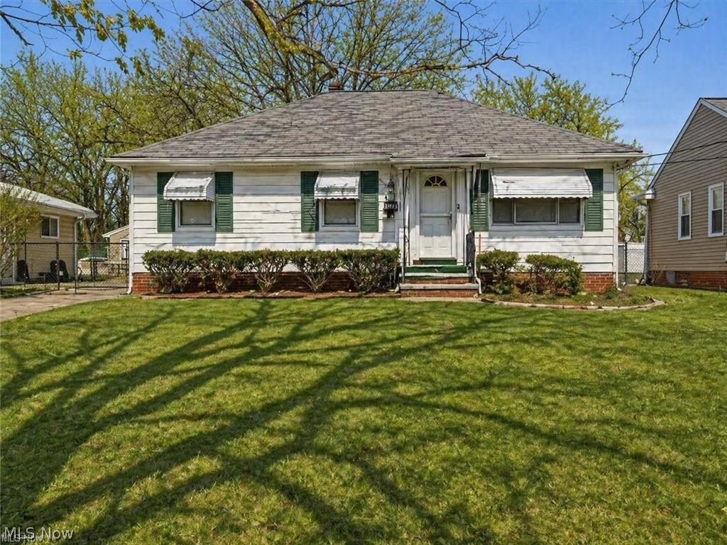 16241 Glenburn Avenue Maple Heights OH 44128