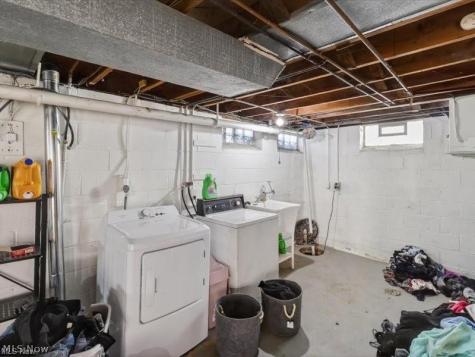16241 Glenburn Avenue Maple Heights OH 44128