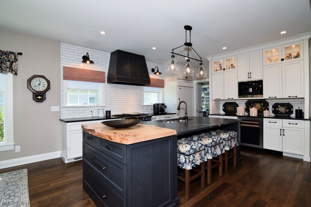 210 Falls Walk Way Chagrin Falls OH 44022