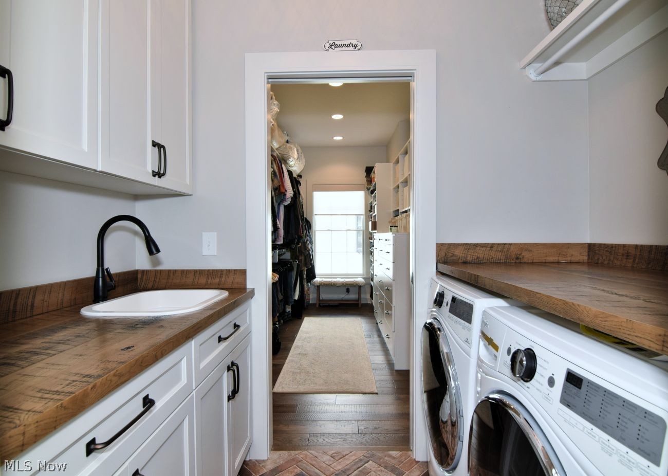 210 Falls Walk Way Chagrin Falls OH 44022