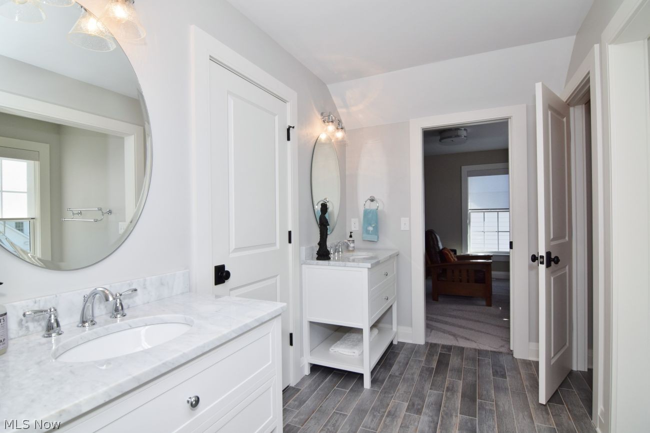 210 Falls Walk Way Chagrin Falls OH 44022