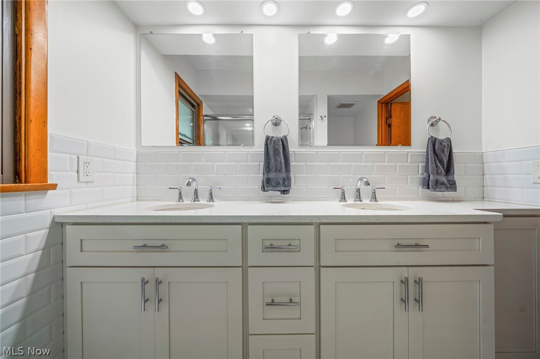 6208 Dora Boulevard Independence OH 44131