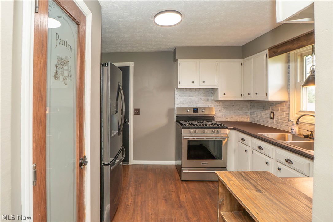 10288 Hunting Hills Avenue NE Hartville OH 44632