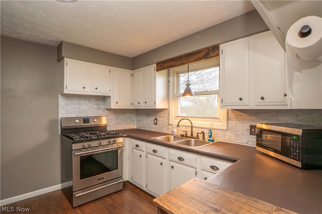 10288 Hunting Hills Avenue NE Hartville OH 44632