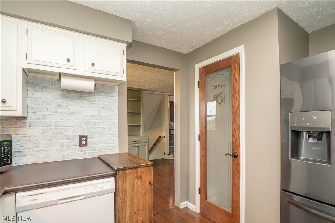 10288 Hunting Hills Avenue NE Hartville OH 44632