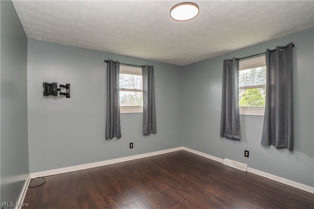 10288 Hunting Hills Avenue NE Hartville OH 44632