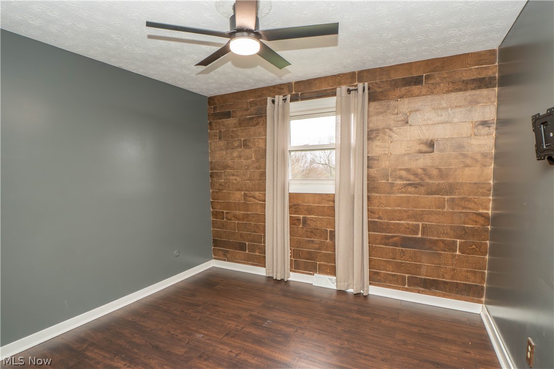 10288 Hunting Hills Avenue NE Hartville OH 44632