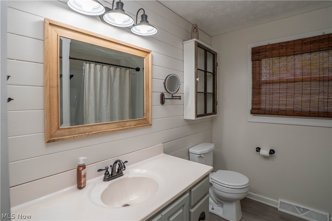 10288 Hunting Hills Avenue NE Hartville OH 44632
