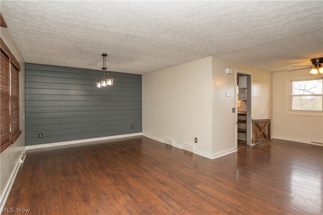 10288 Hunting Hills Avenue NE Hartville OH 44632