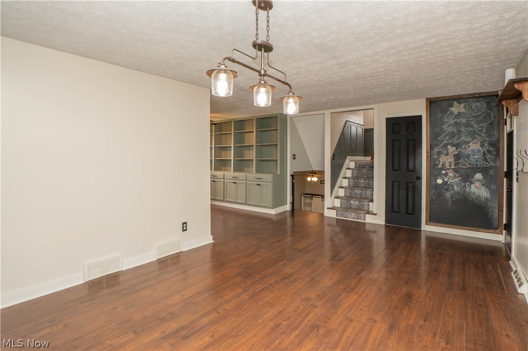 10288 Hunting Hills Avenue NE Hartville OH 44632