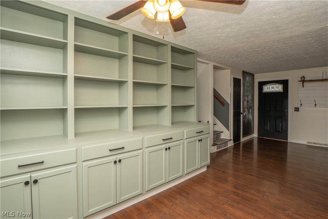 10288 Hunting Hills Avenue NE Hartville OH 44632