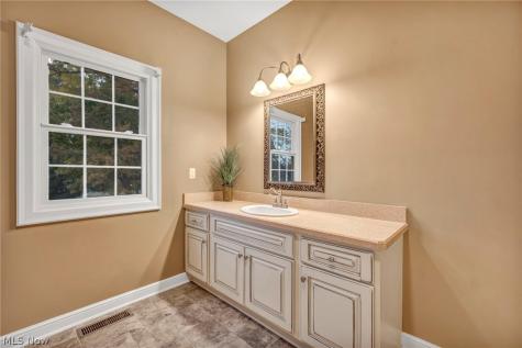 8933 Mountain View Drive Mentor OH 44060