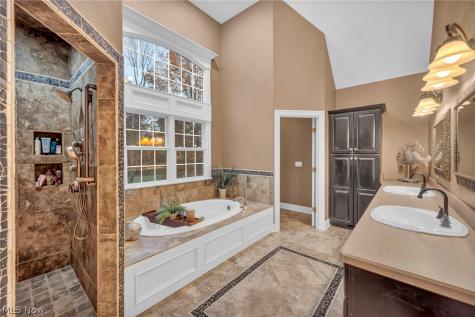 8933 Mountain View Drive Mentor OH 44060