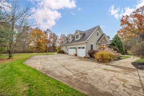 8933 Mountain View Drive Mentor OH 44060