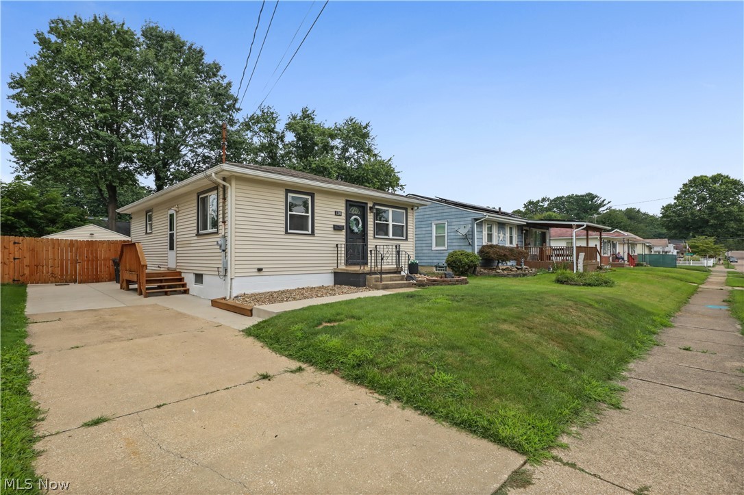 138 Thorlone Avenue Akron OH 44312