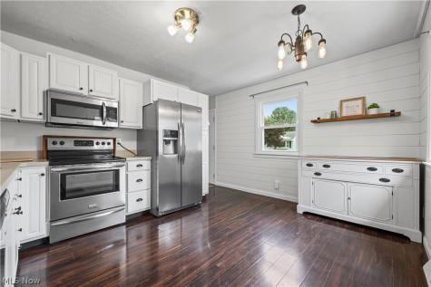 138 Thorlone Avenue Akron OH 44312