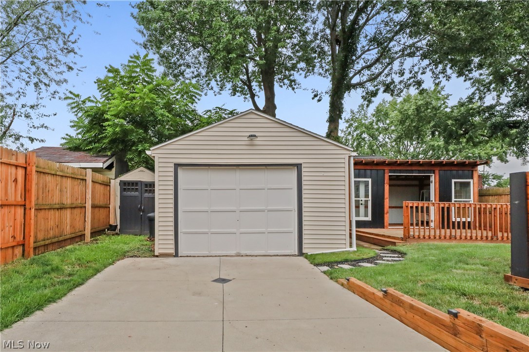 138 Thorlone Avenue Akron OH 44312