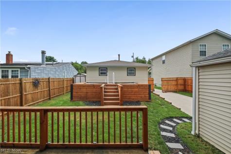 138 Thorlone Avenue Akron OH 44312