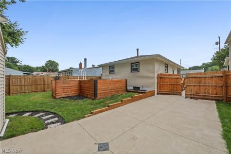138 Thorlone Avenue Akron OH 44312