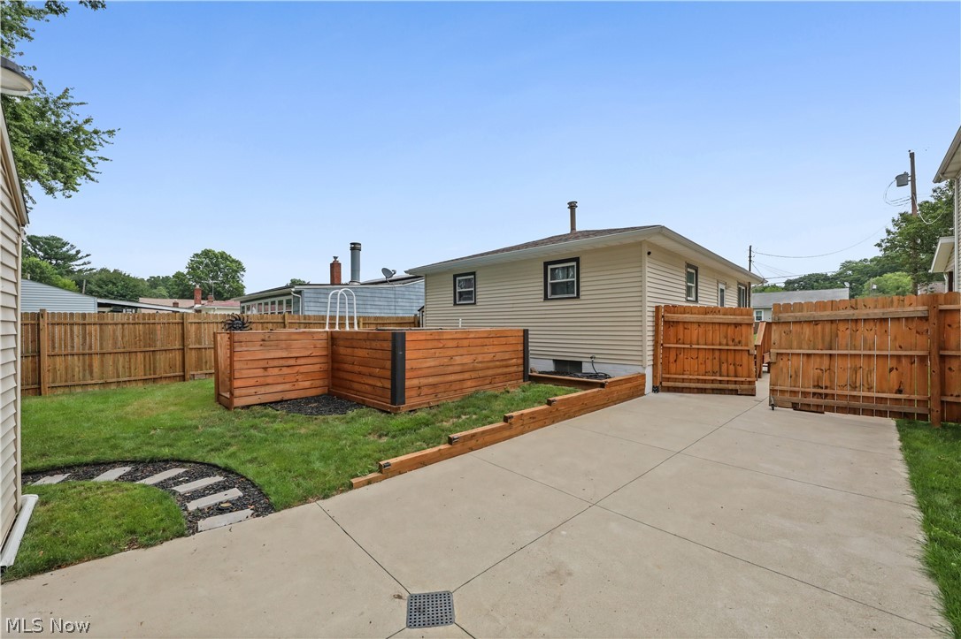 138 Thorlone Avenue Akron OH 44312