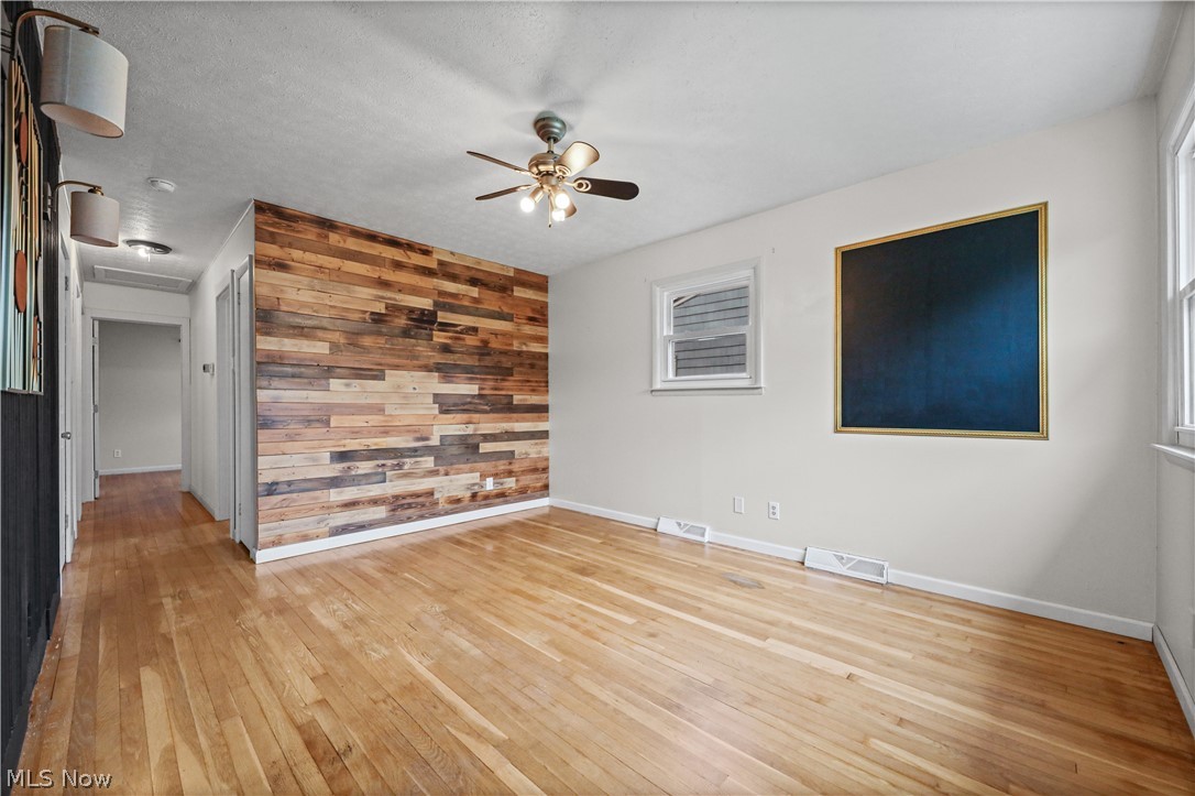 138 Thorlone Avenue Akron OH 44312