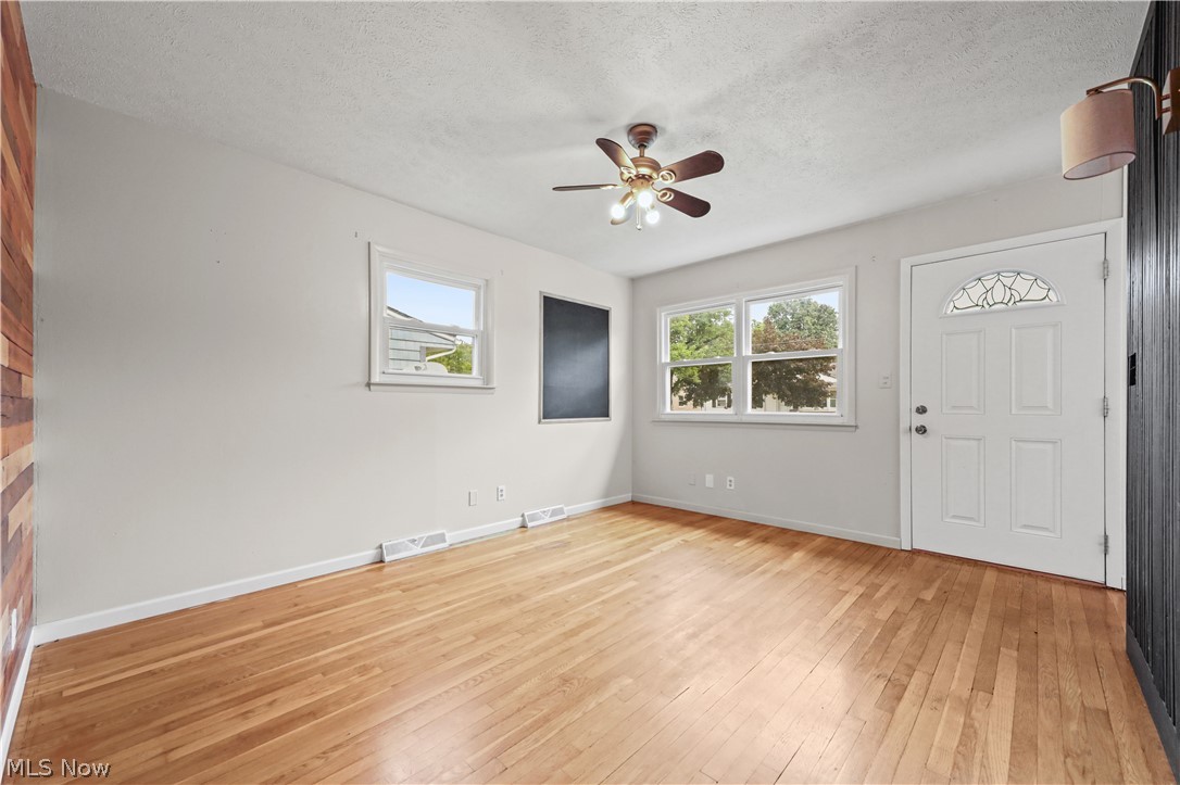138 Thorlone Avenue Akron OH 44312