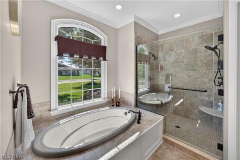 390 Club Drive W Aurora OH 44202