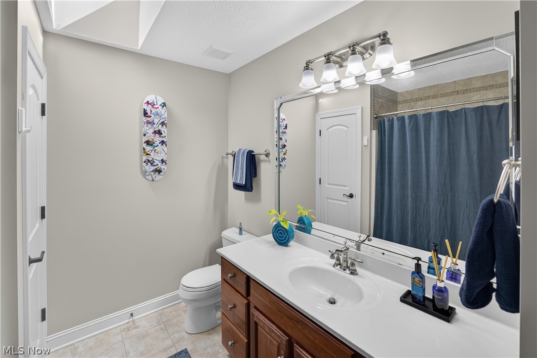 390 Club Drive W Aurora OH 44202