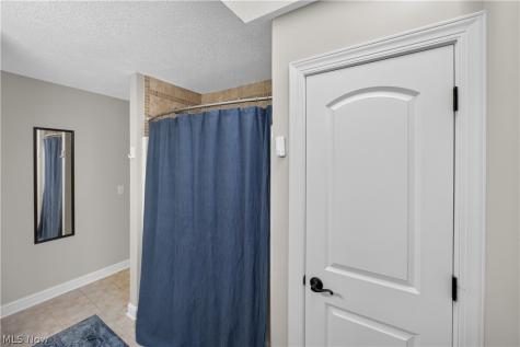 390 Club Drive W Aurora OH 44202