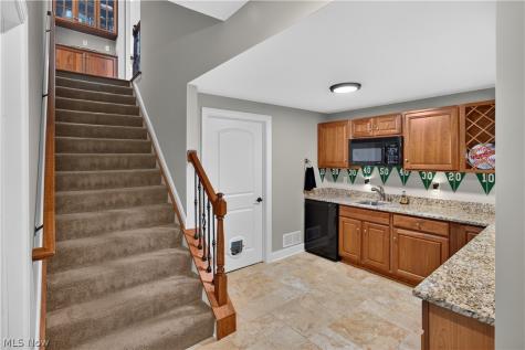 390 Club Drive W Aurora OH 44202