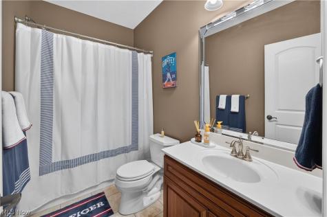 390 Club Drive W Aurora OH 44202